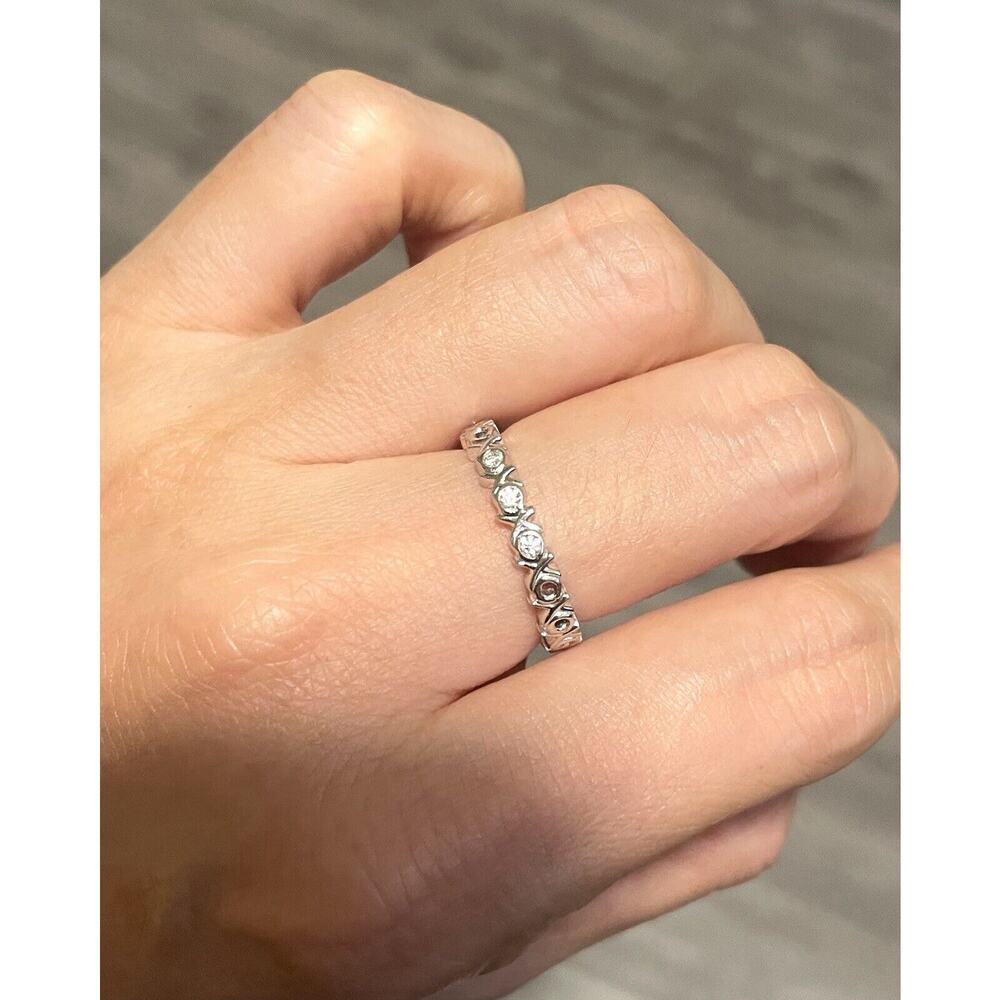 Tiffany Co Paloma Picasso Diamond Graffiti XOXO Kisses Narrow Band Ring 18k Gold